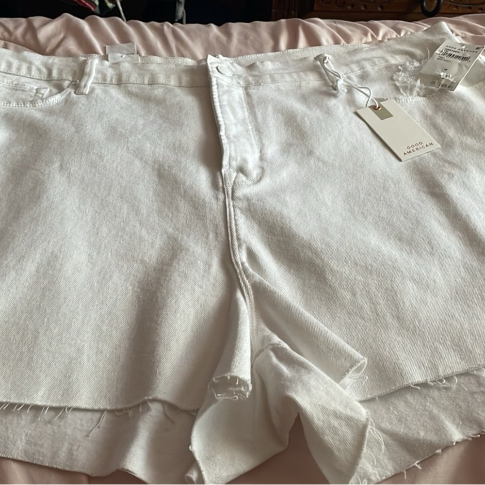 Brand new, never worn, run big.  Stretchy for more like a 20.